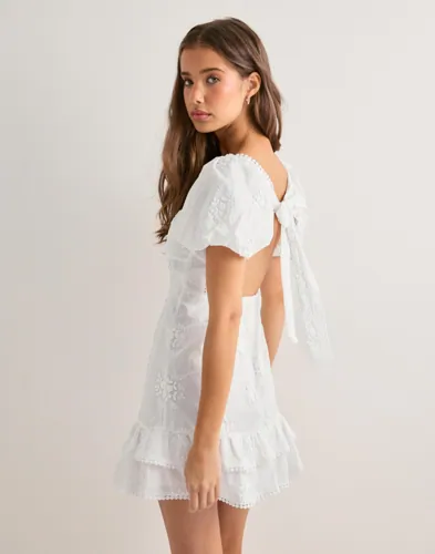Nelly Cute Embroidered Dress korta klänningar dam – bild 2