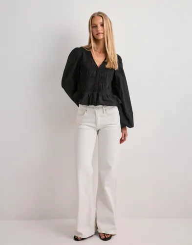 Nelly Flirty V-neck Blouse blusar dam – bild 3