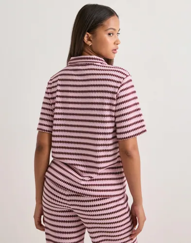 PIECES Pcjeya Ss V-Neck Loose Polo D2D Jrs blusar dam – bild 3