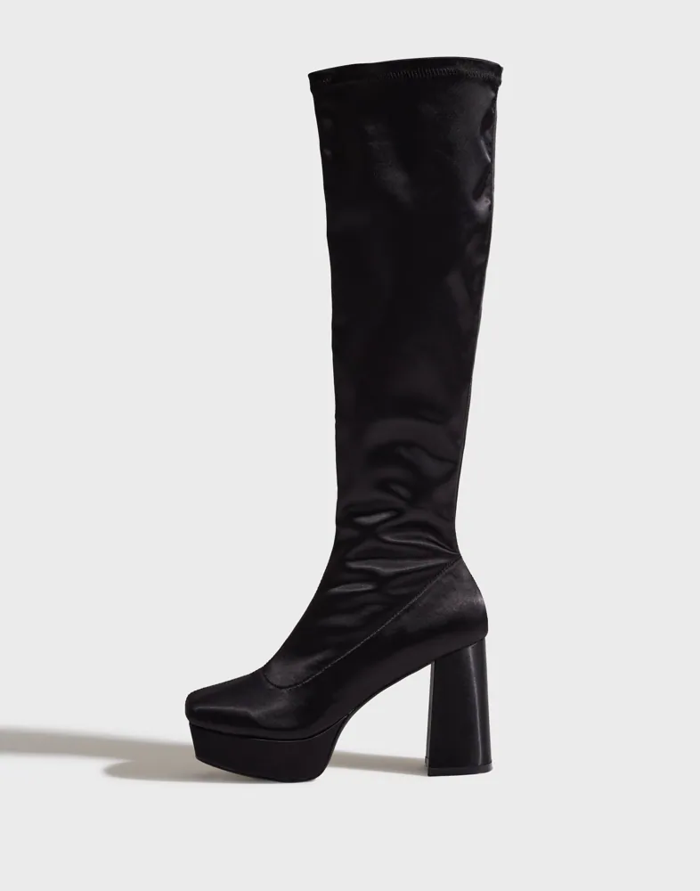 Under Knee Plateau Boot