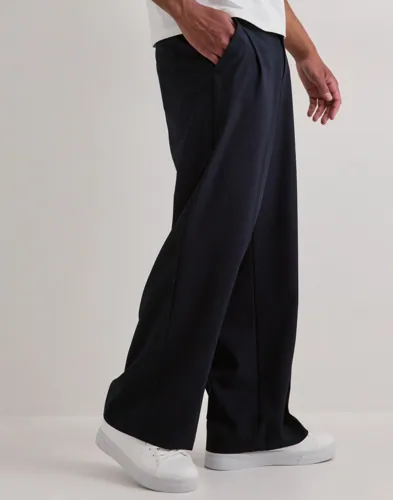 Que Sera Sera Walker Wide Suit Pant Kostymbyxor herr – bild 3
