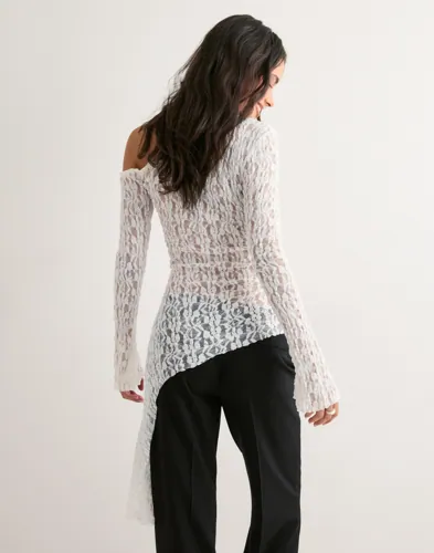 Nelly Asymmetric Lace Top toppar dam – bild 3