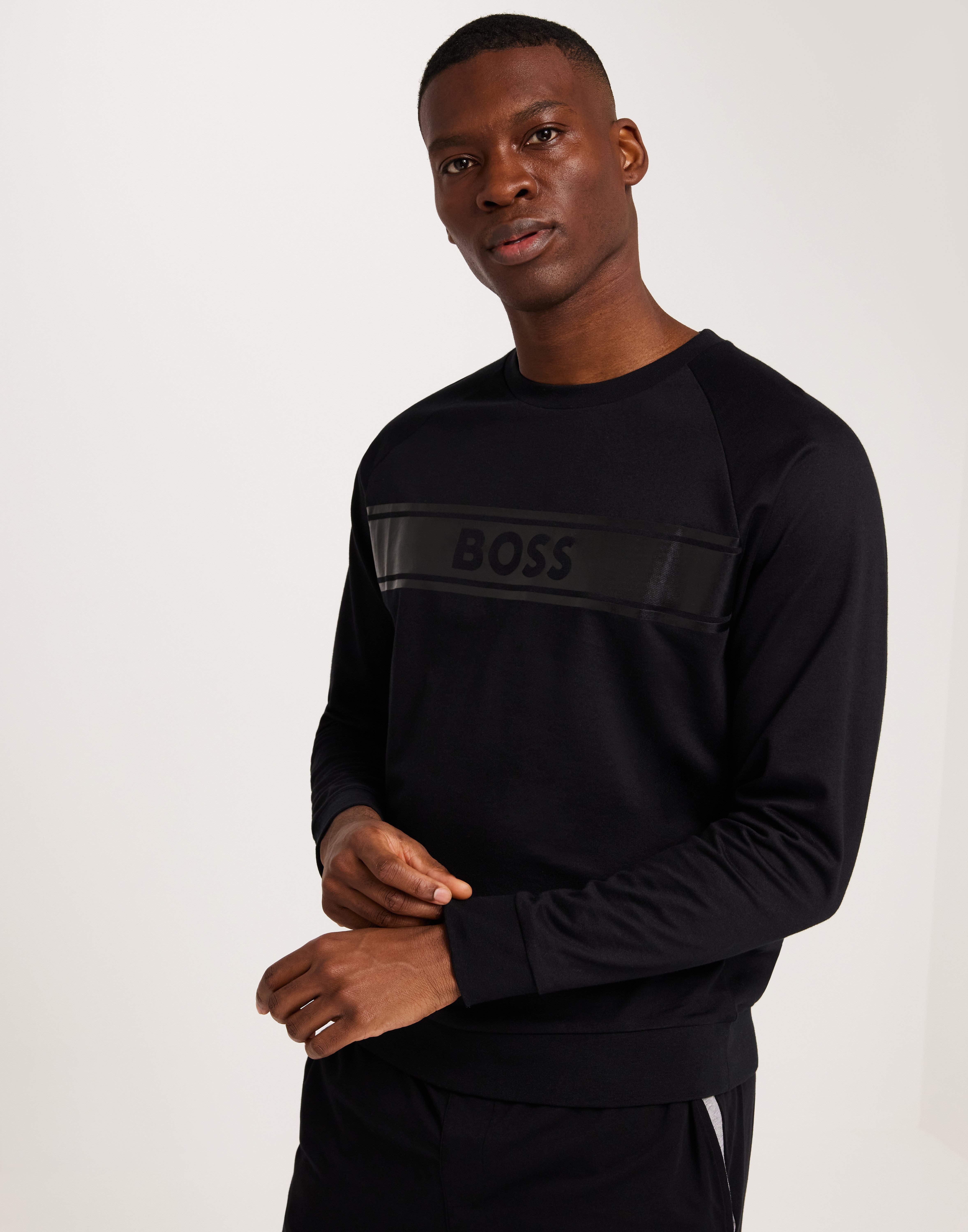 Kop BOSS Authentic Sweatshirt 10208539 20 Black NLYMAN