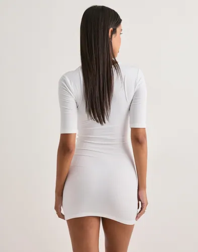 Nelly Ruched Mini Wrap Dress omlottklänningar dam – bild 2