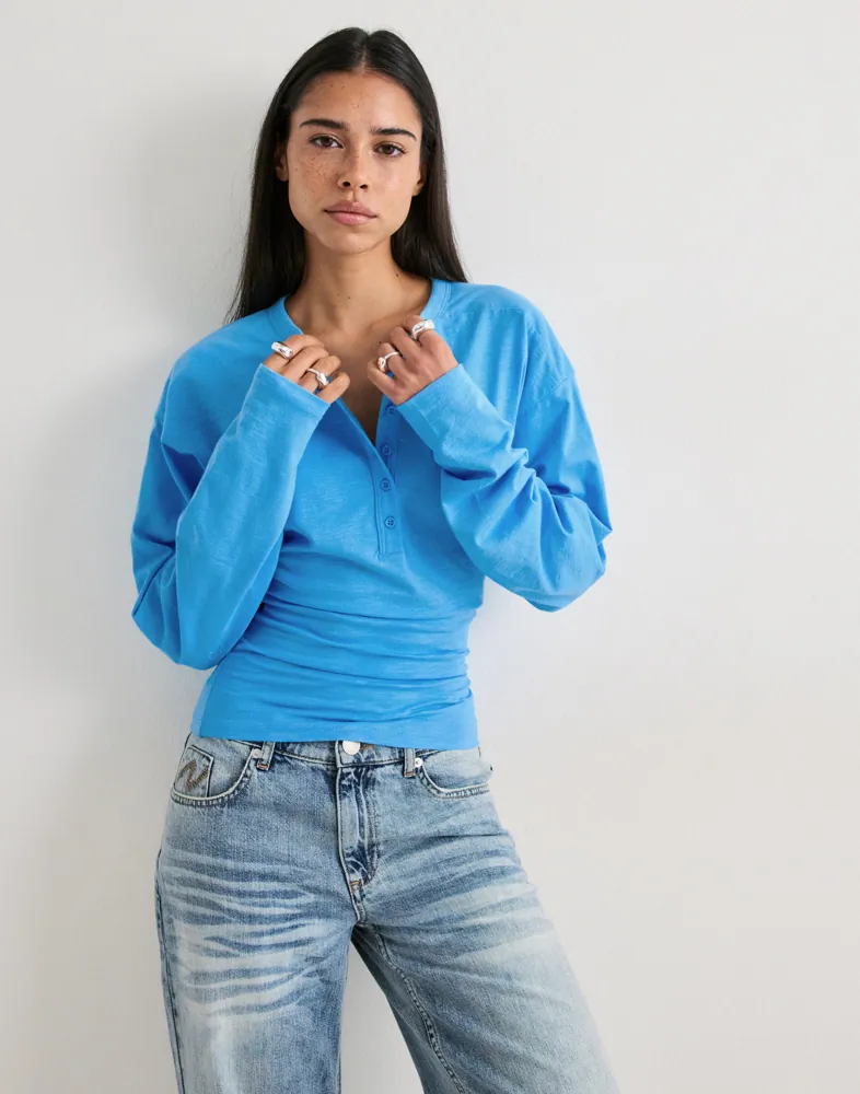 shoulder focus button top