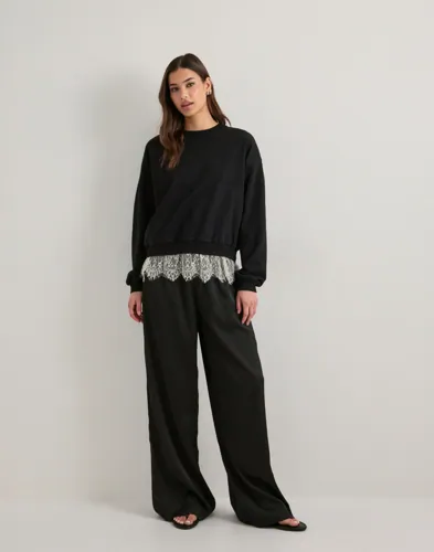 Lace Detail Sweat 3