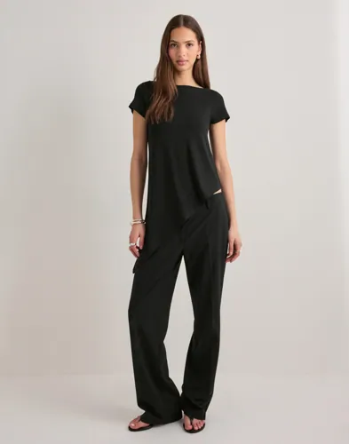 Nelly Asymmetric Flowy Tee t-shirts dam – bild 2