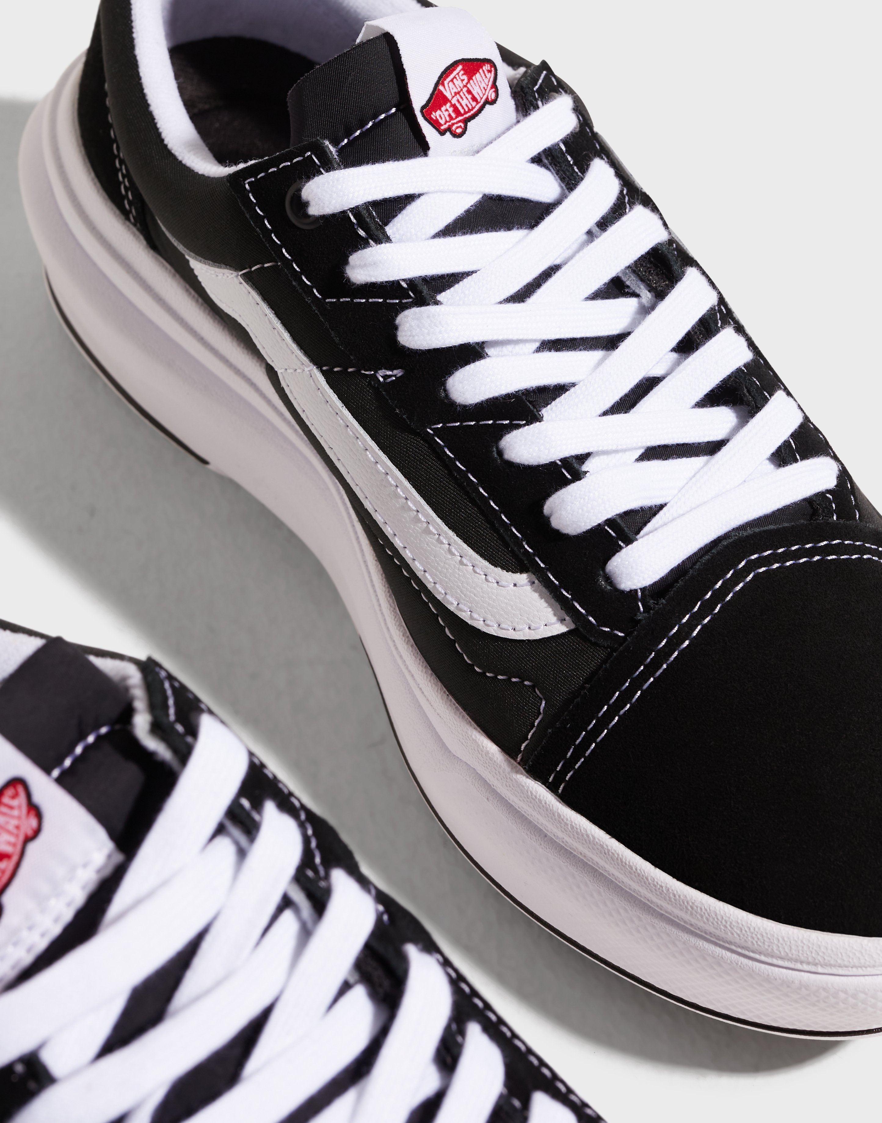国内発送☆厚底 VANS OLD SKOOL Overt CC WHITE/black unisex s-l1200.jpg