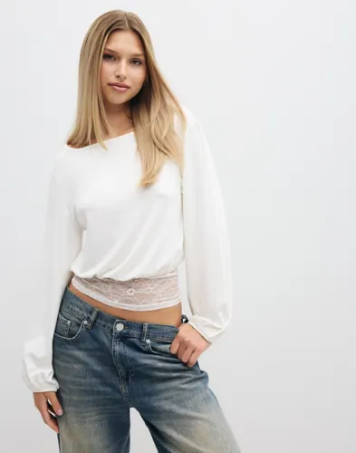 Nelly - Vit - Waist Focus Lace Top