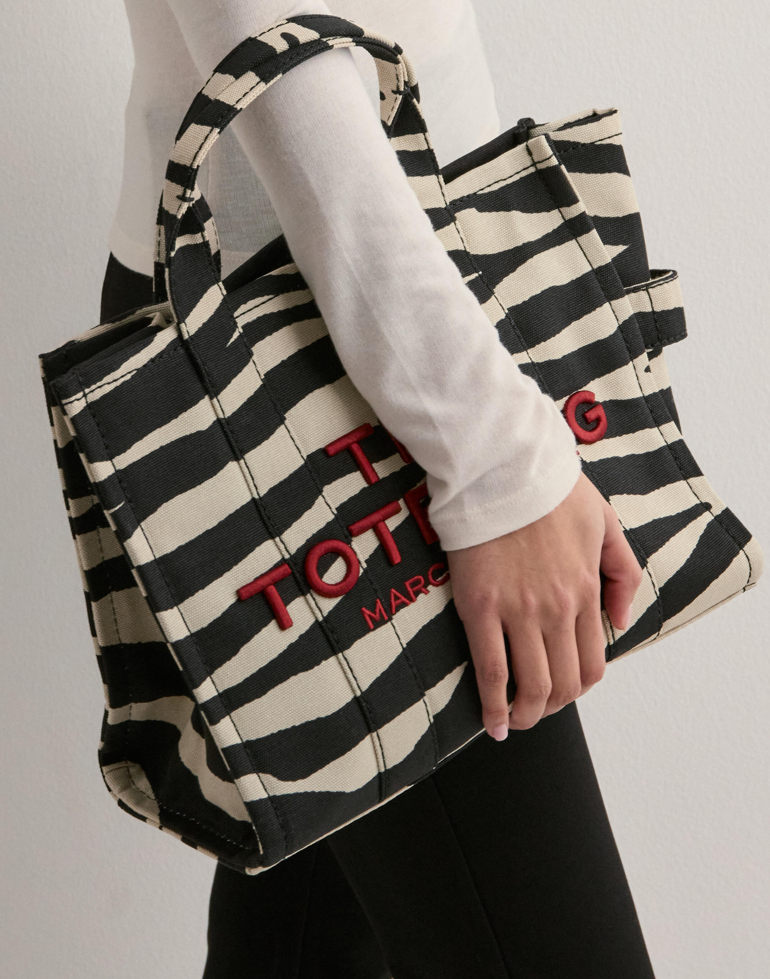 Buy Marc Jacobs THE MEDIUM TOTE - Black/White | Nelly.com
