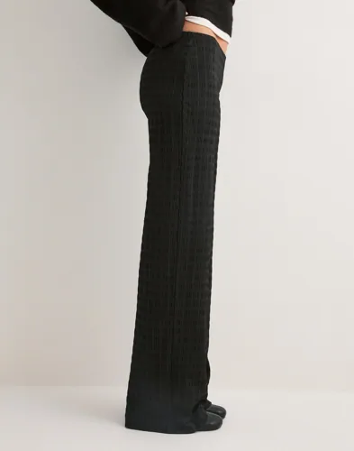 Nelly Stunning Low Waist Structure Pants chinos dam – bild 2