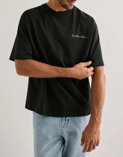 Que Sera Sera Boxy Signature Tee T-shirts med tryck herr – bild 2