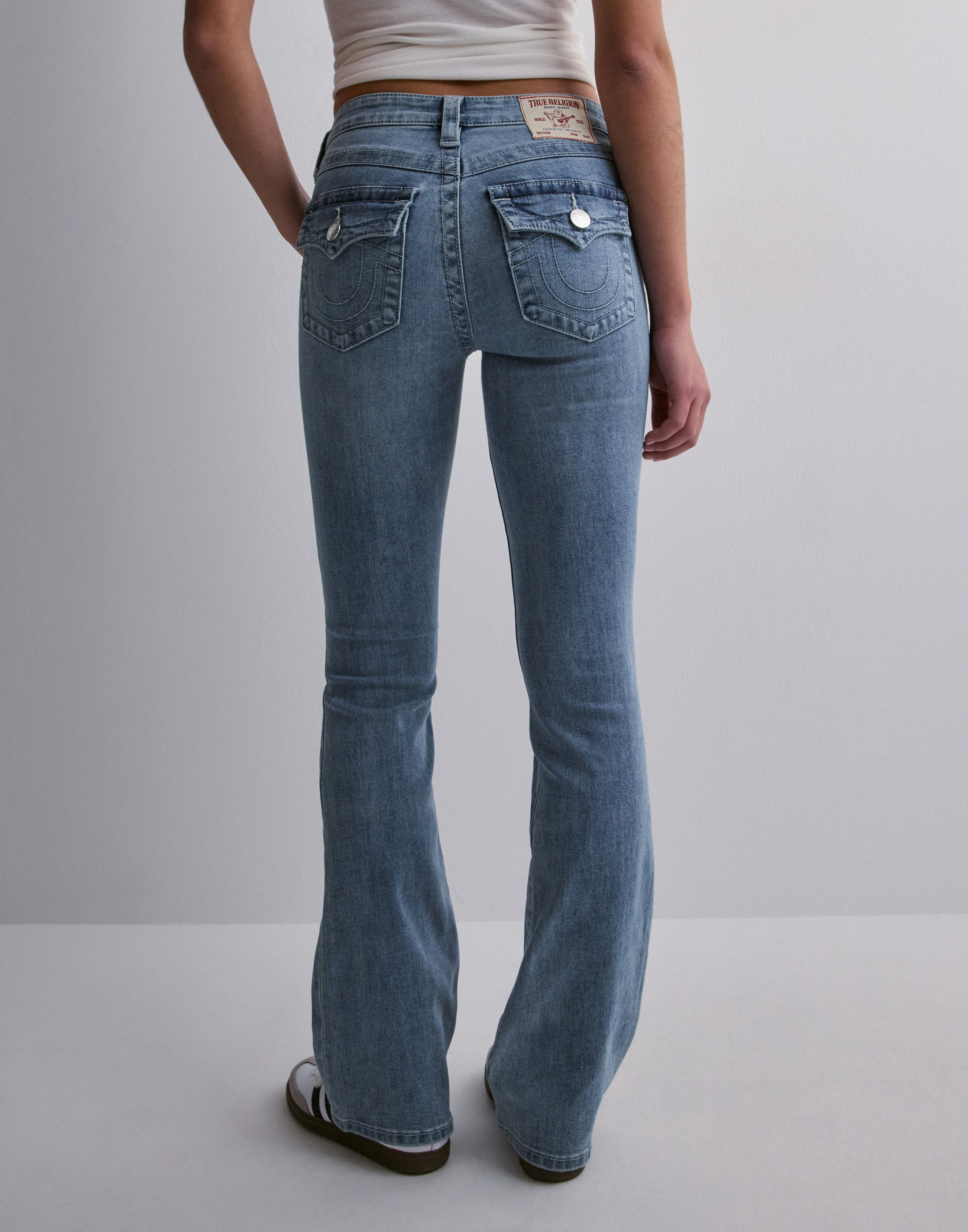 TRUE RELIGION BECCA MID RISE ブーツカット ジーンズ BECCA MID RISE BIG T BOOTCUT JEAN - Tribeca Twilight | True