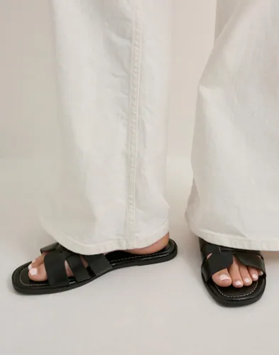 Nelly - Sort - Flat Sandal