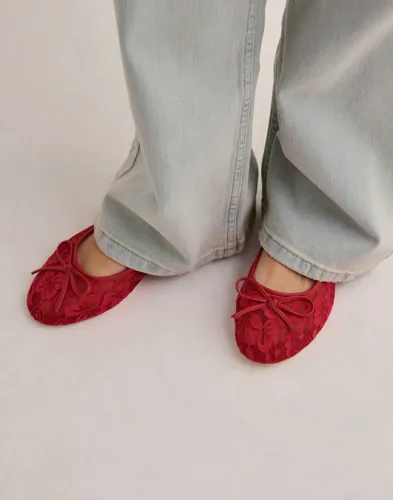 Nelly - Rød - Rounded Lace Ballerina