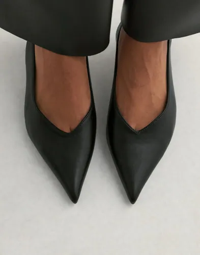Thin V-Shape Slingback 3