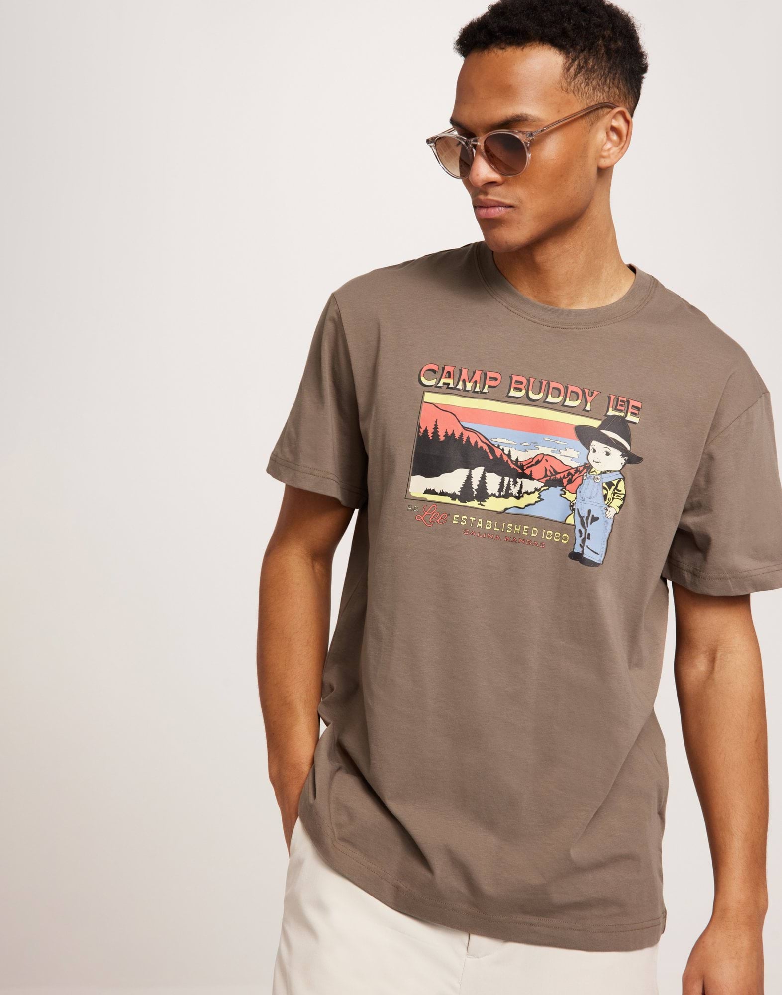 Buy Lee Jeans CAMP TEE - Pebble | NLYMAN