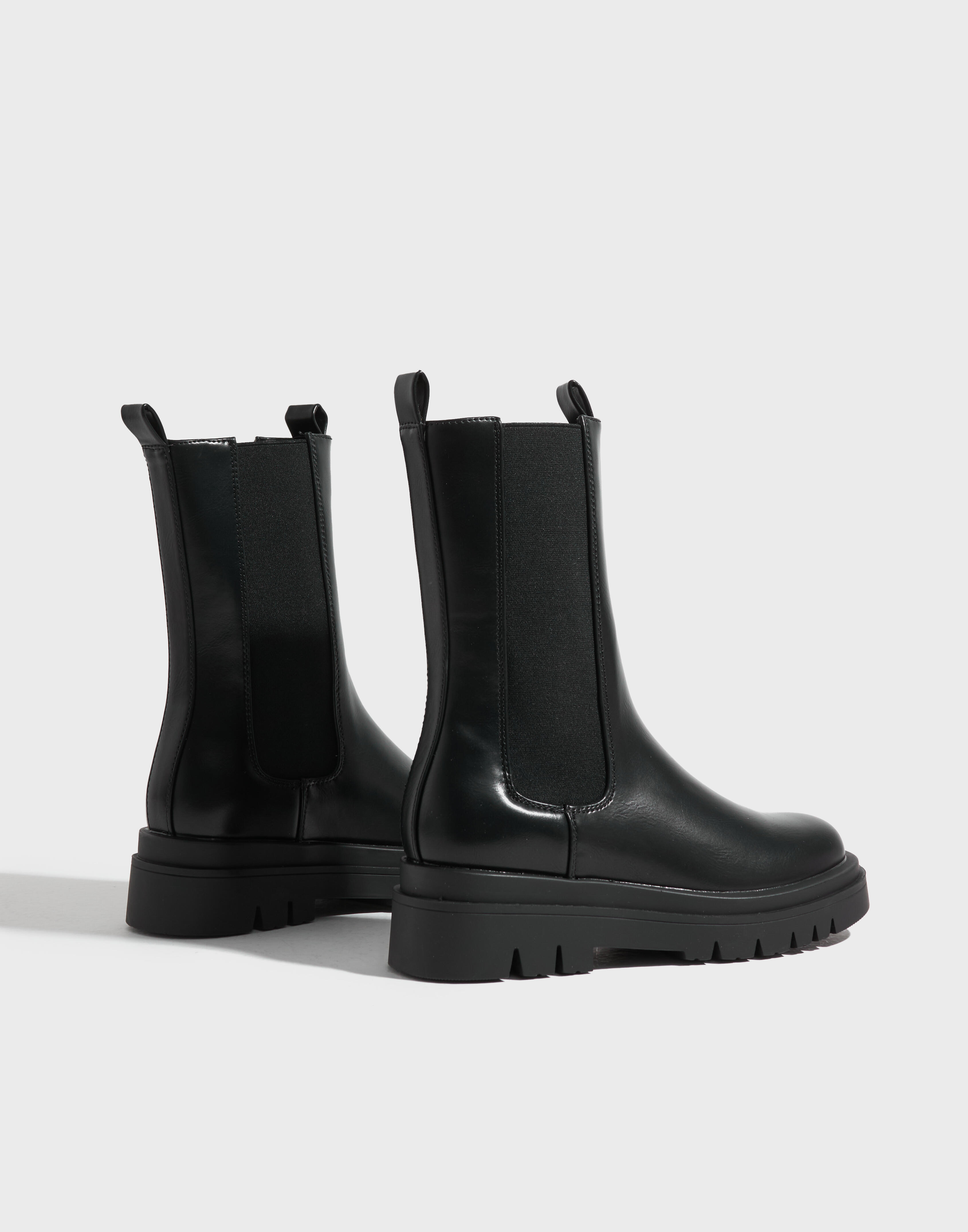 Chunky flat chelsea fashion boots