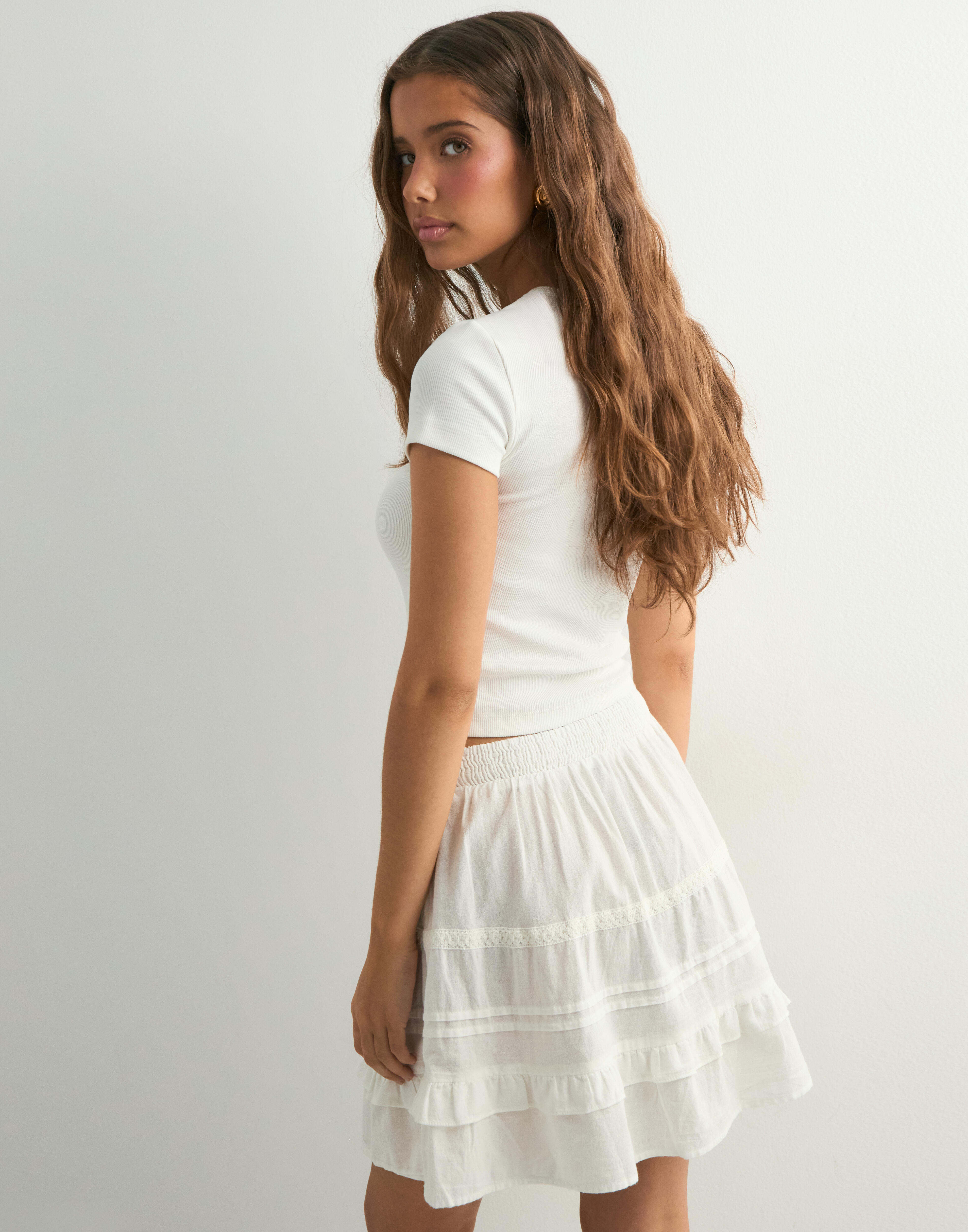 stina ♡ Dahlia white wrap skirt / short ASOS DESIGN flippy broderie mini skirt in white | ASOS