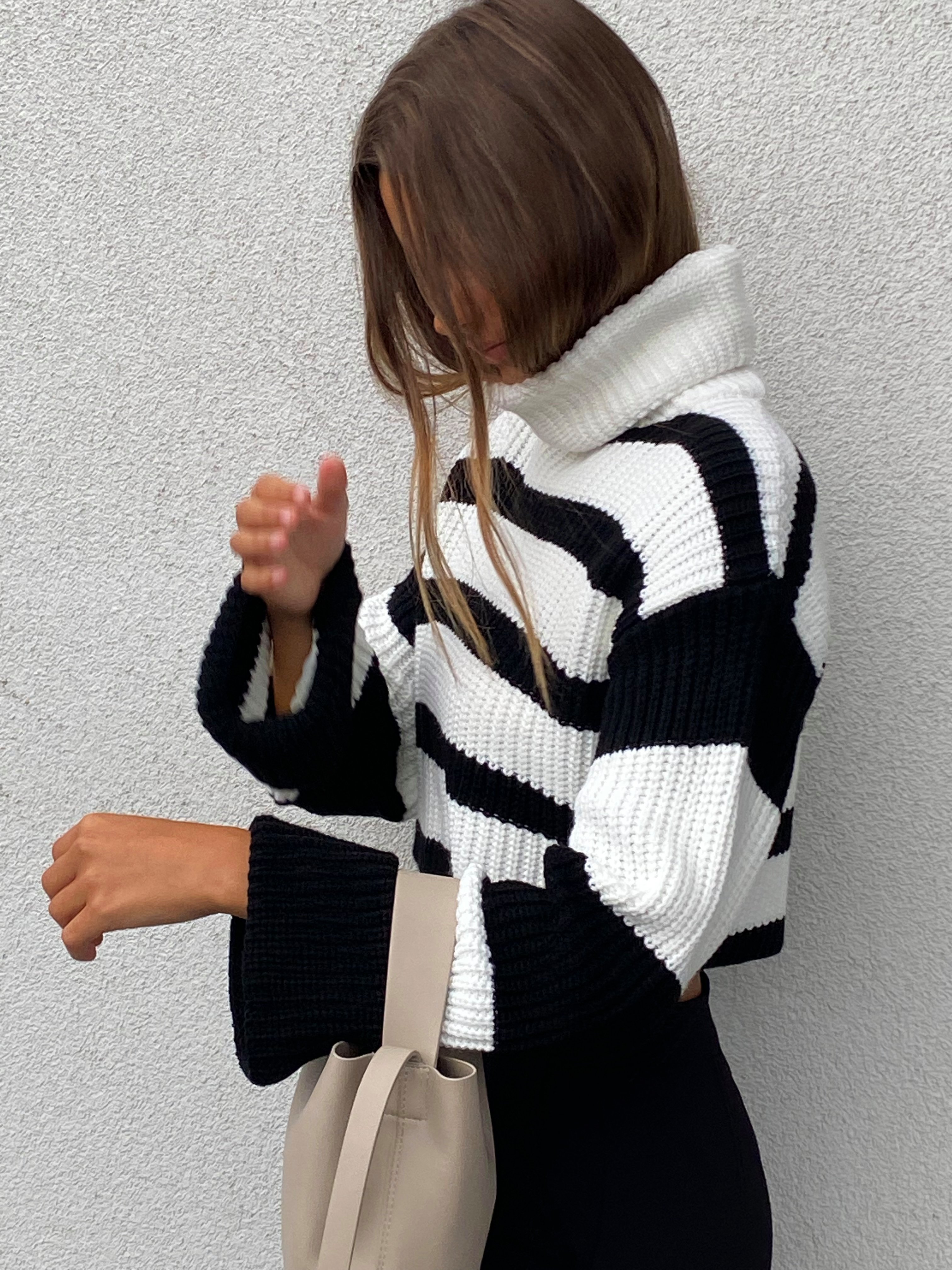 Nell - Streetwear Sweater - Chic - Fabric - Great for Winter main image 0