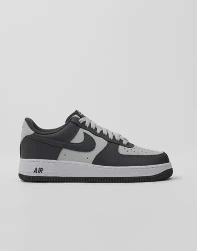 Nike Air Force 1 '07 grå låga sneakers