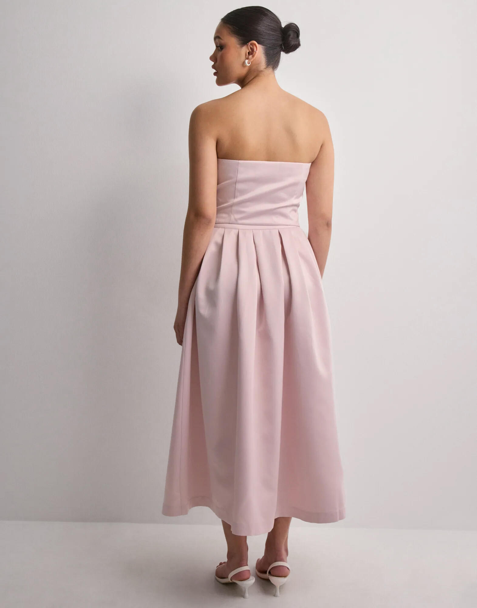☆送料・関税込☆THREETIMES★Elva skirt★ threetimes】Elva skirt ボトムス