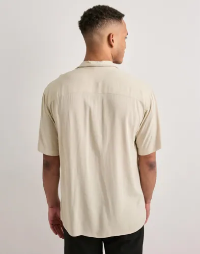 JACK & JONES Jjejeff Resort Solid Shirt Ss Sn Kortärmade skjortor herr – bild 3