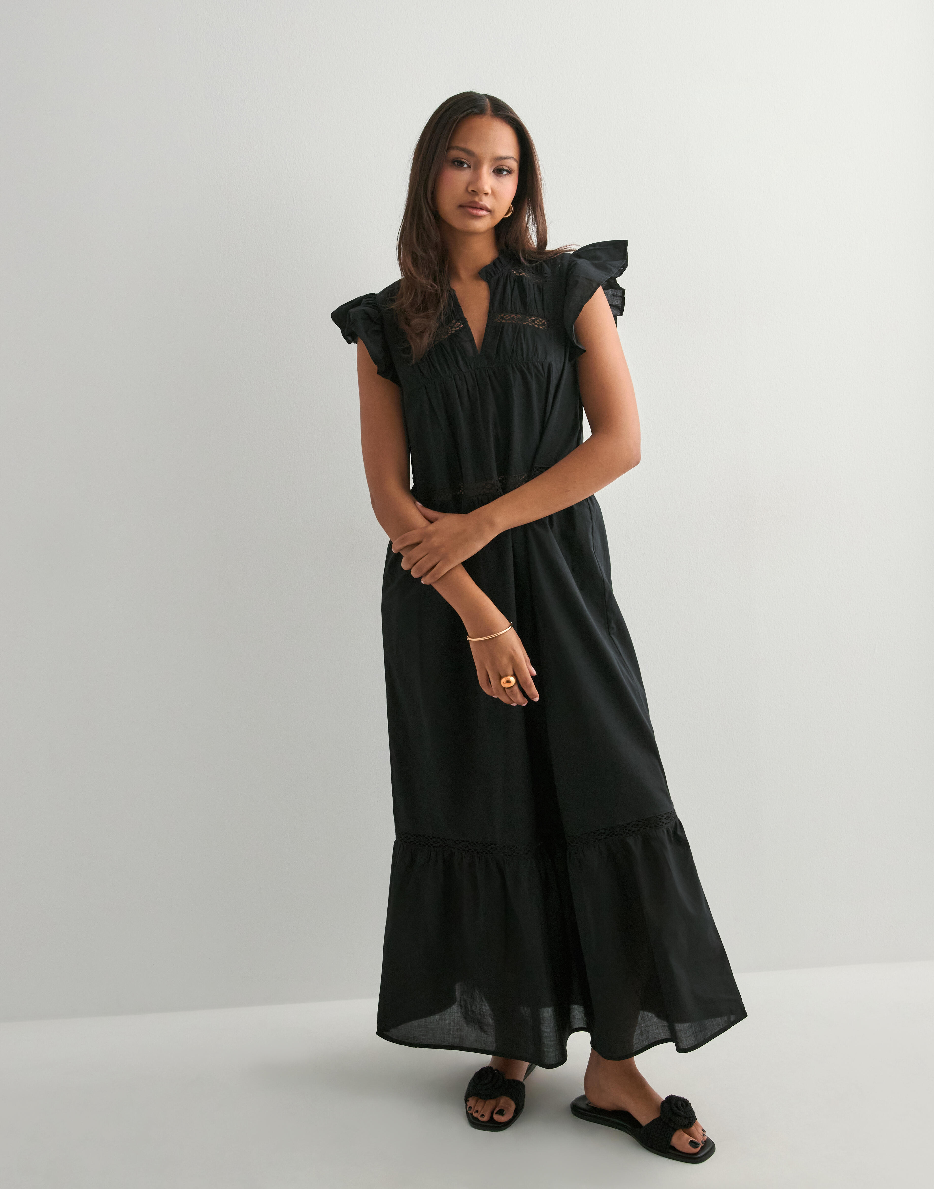 Buy Only ONLSUNNY CAPSL FRILL DRESS WVN NOOS - Black | Nelly.com
