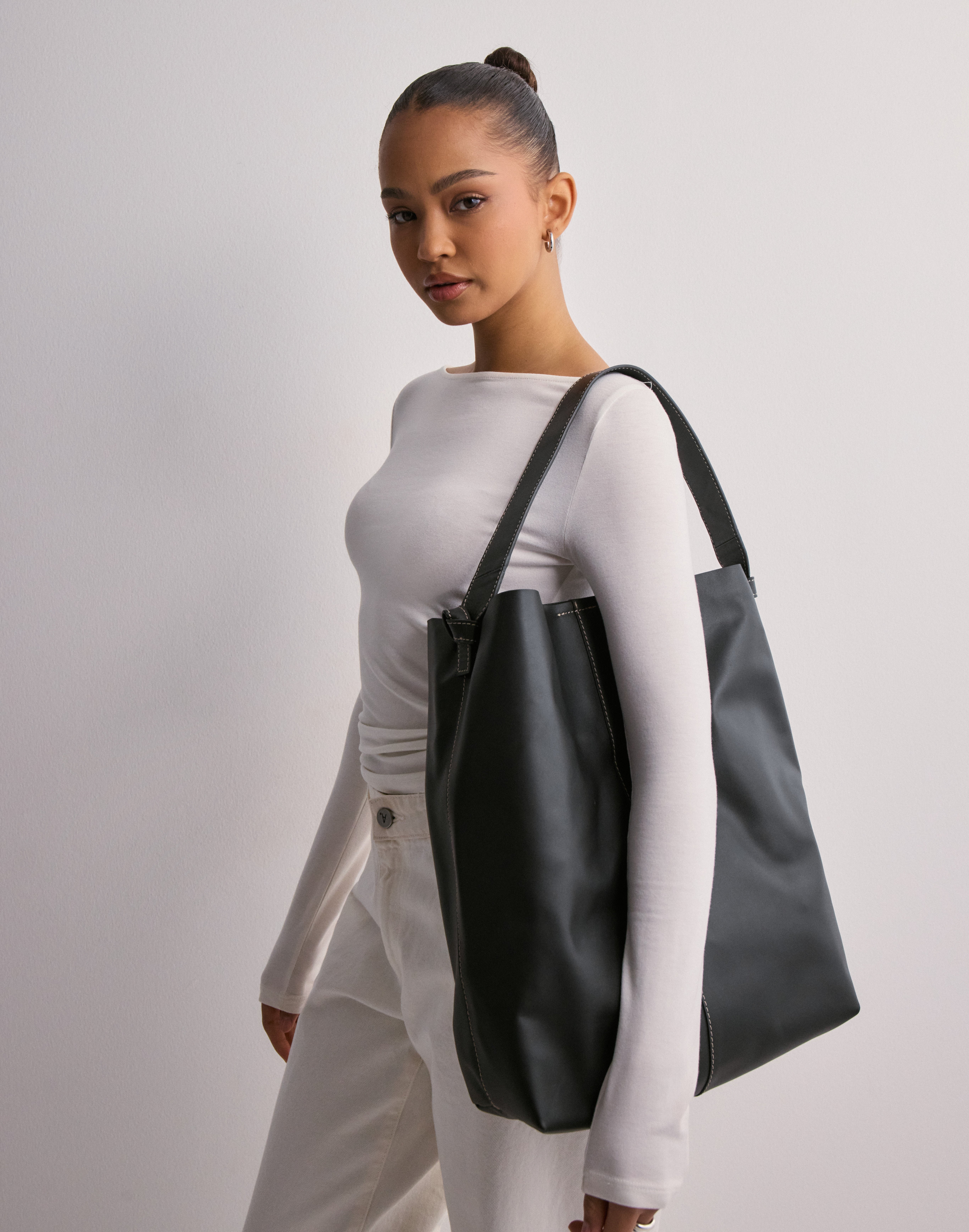 BECKSÖNDERGAARD - Sort - Glossy Cow Mae Bag