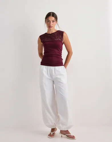 Nelly Lace Blocking Sleeveless Top toppar dam – bild 3