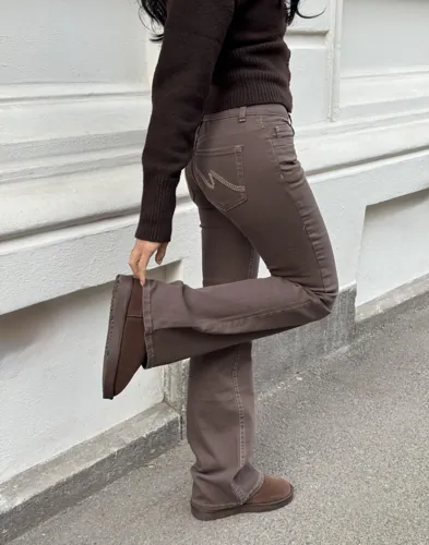 Nelly - Brun - Low Waist Bootcut Stitch Jeans