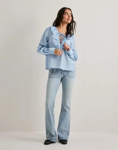 NEO NOIR Katarina Crepe Ruffle Blouse blusar dam – bild 2