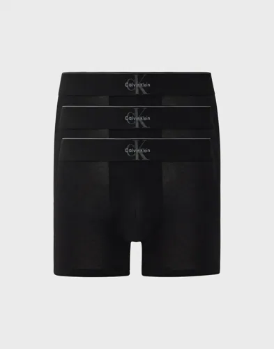 Svarta trunks i 3-pack från Calvin Klein med sömlös resår i midjan