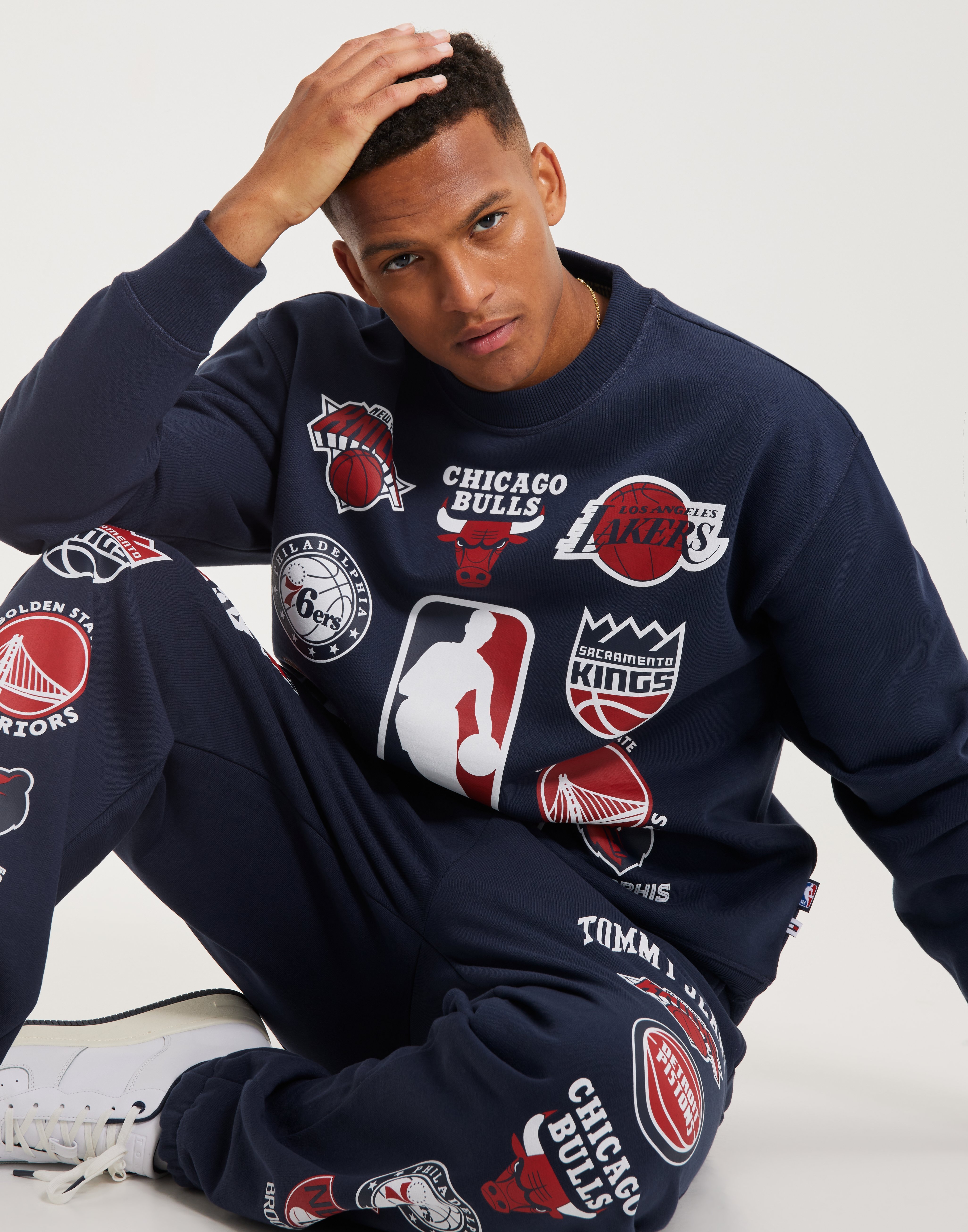 Buy Tommy Jeans TJM NBA-M6 CREW - Navy | NLYMAN