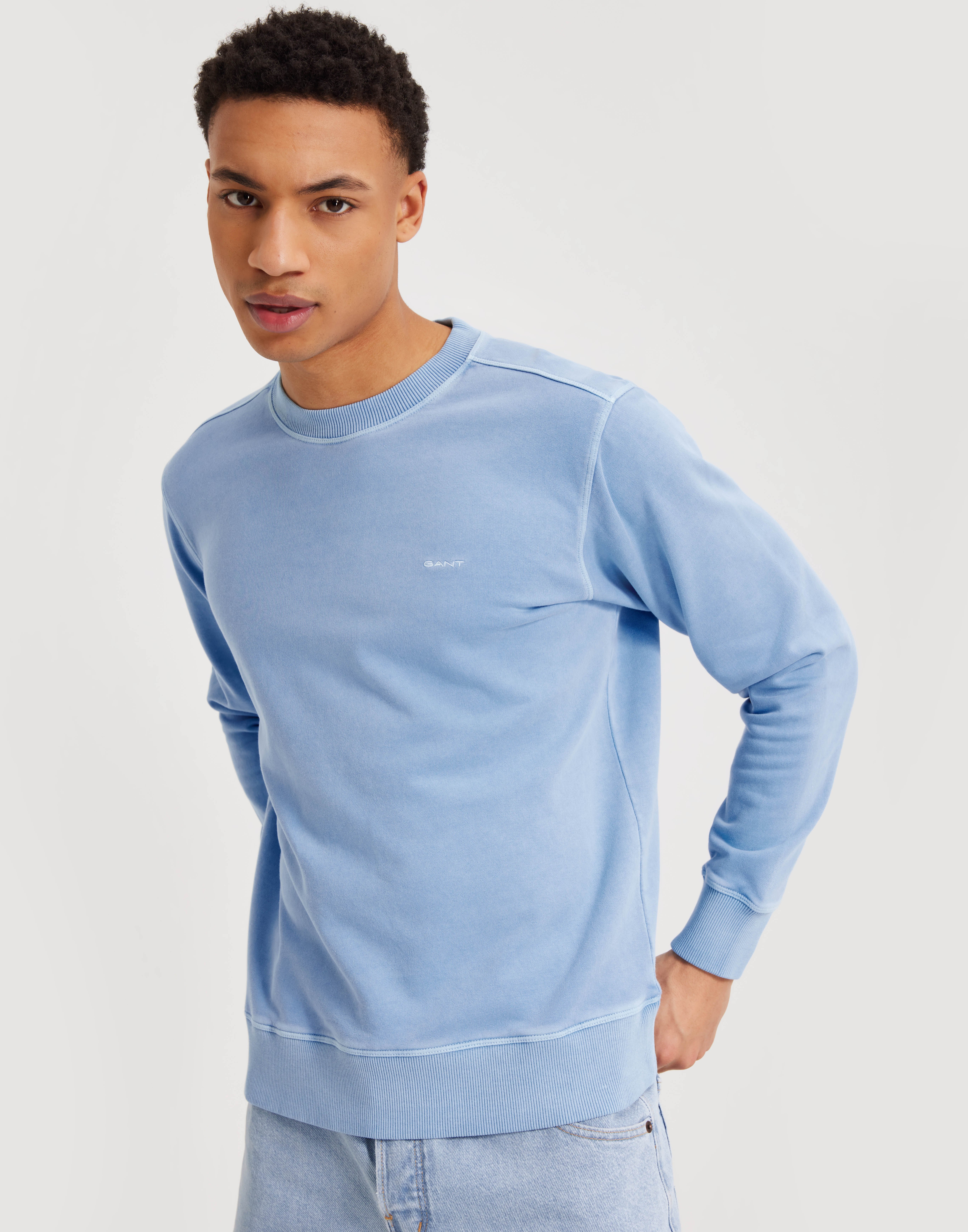 Köp Gant SUNFADED C-NECK SWEAT - *NY*Gentle Blue | NLYMAN