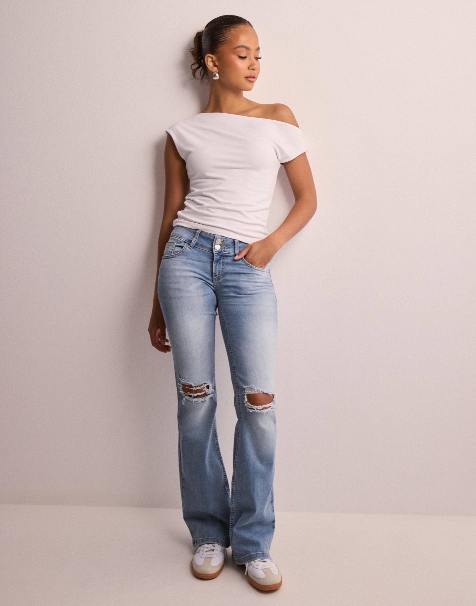 Köp Nelly Low Waist Bootcut Flap Pocket Jeans - Blue | Nelly.com