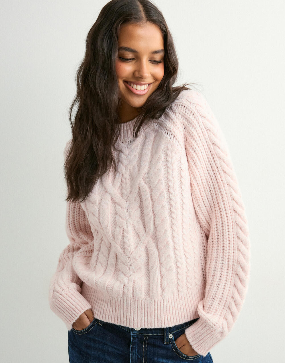 O-neck cable pullover