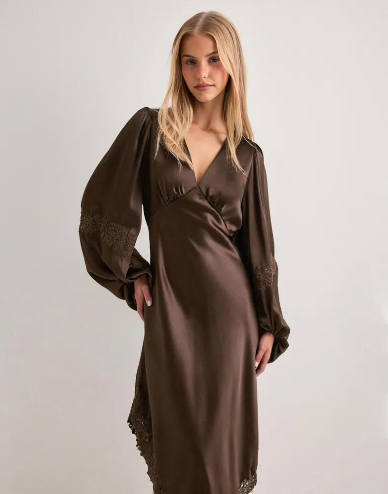 MALINA Seema Asymmetric Lace Hem Maxi klänningar dam – bild 2