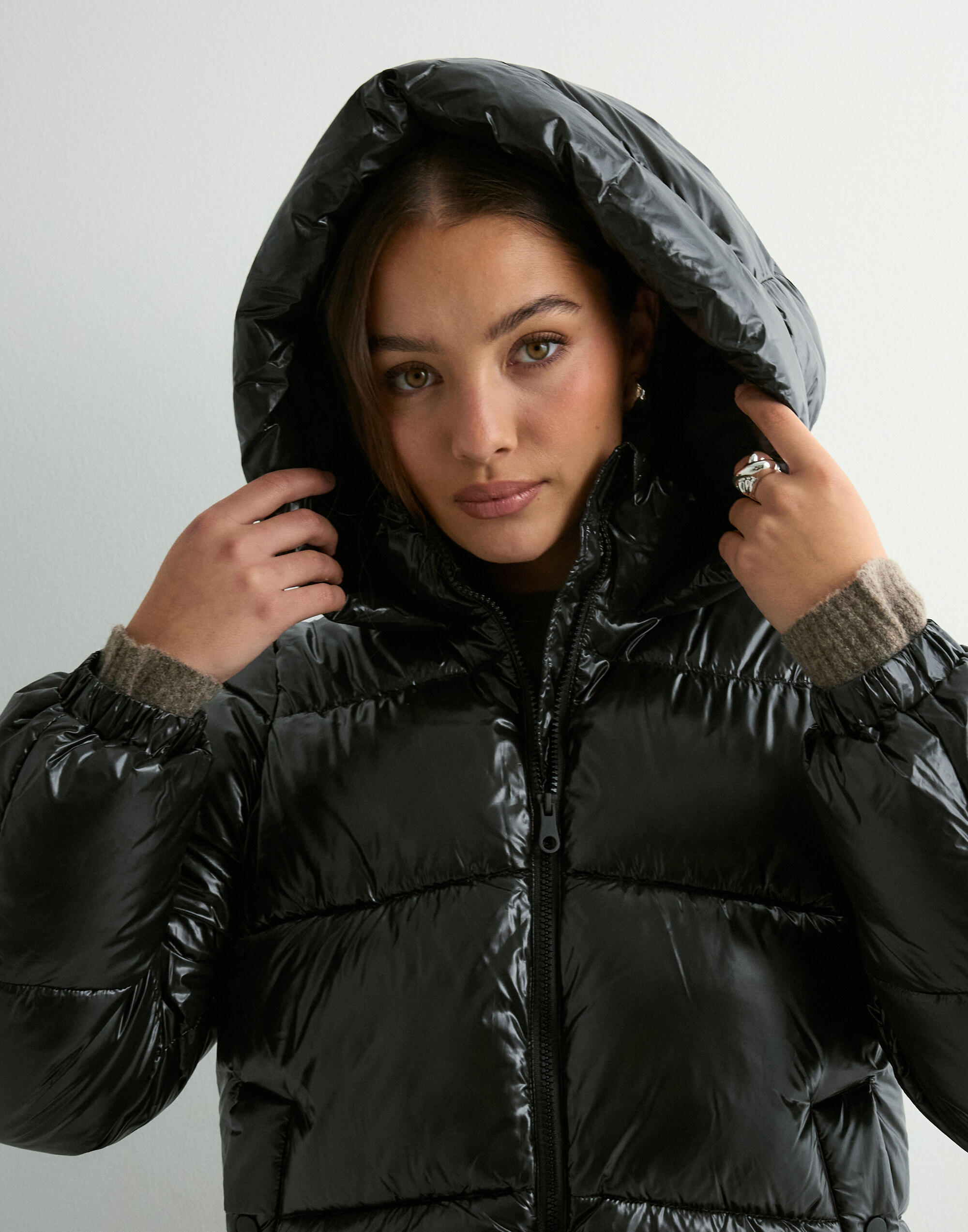 Buy 1594 VMUPPSASHINY SHORT JACKET - Black | Nelly.com