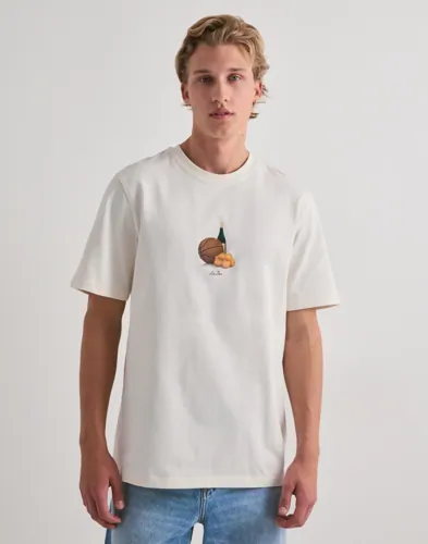 Vit t-shirt från Les Deux med tryck på framsidan