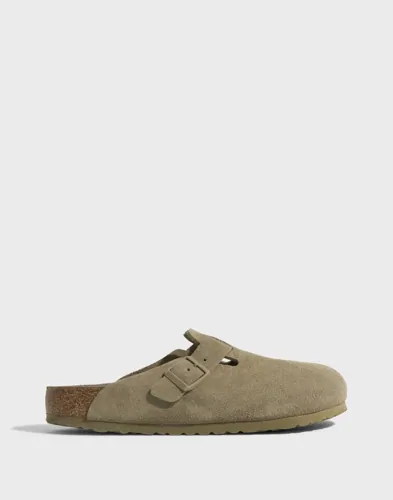 BIRKENSTOCK Boston Soft Footbed Faded Khaki Suede