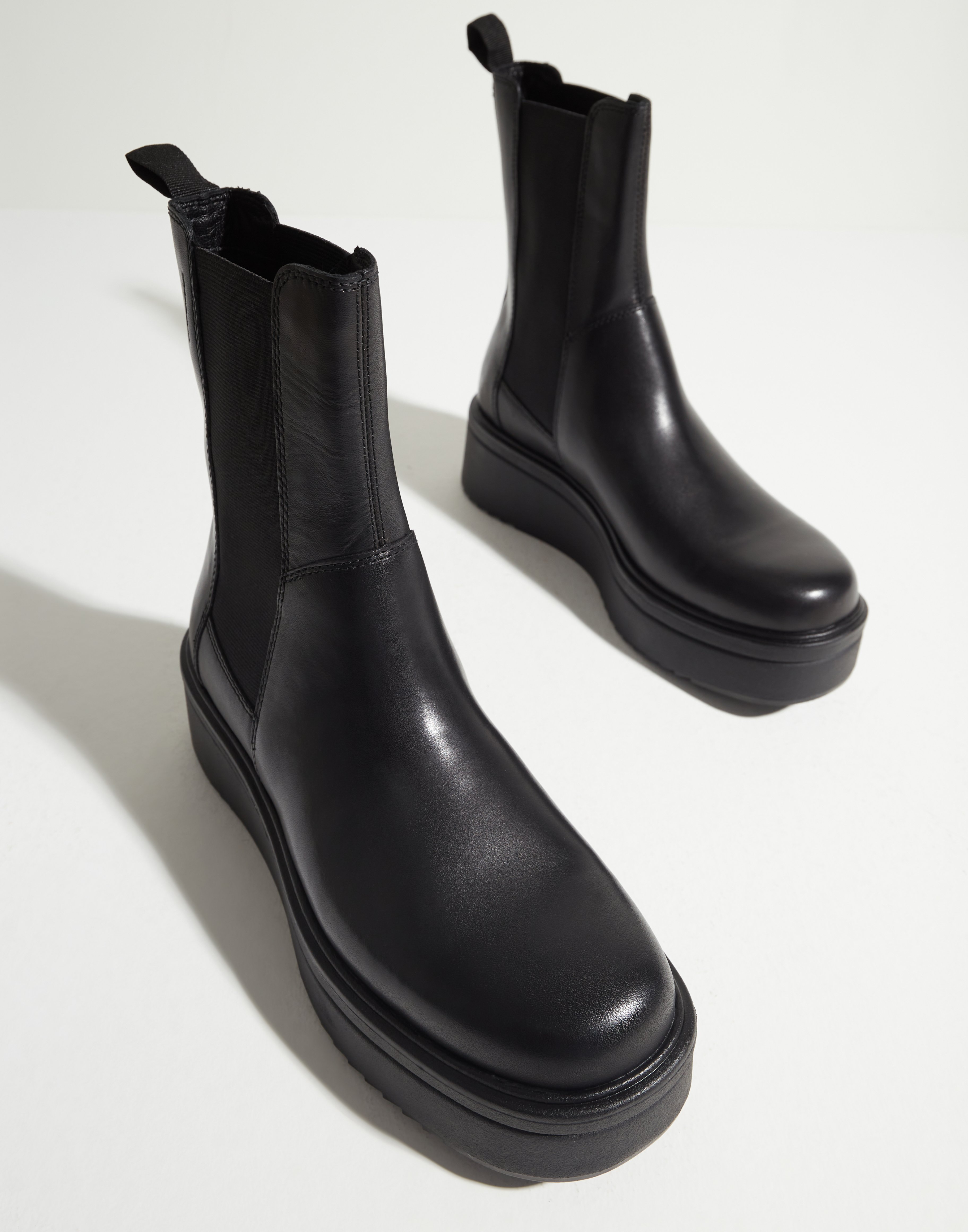 Buy Vagabond Tara Chelsea Boots Black
