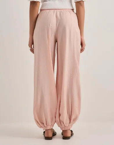Nelly Soft Puff Pants mjukisbyxor dam – bild 2