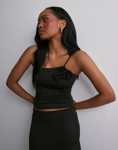 Nelly - Sort - Rose Strap Top