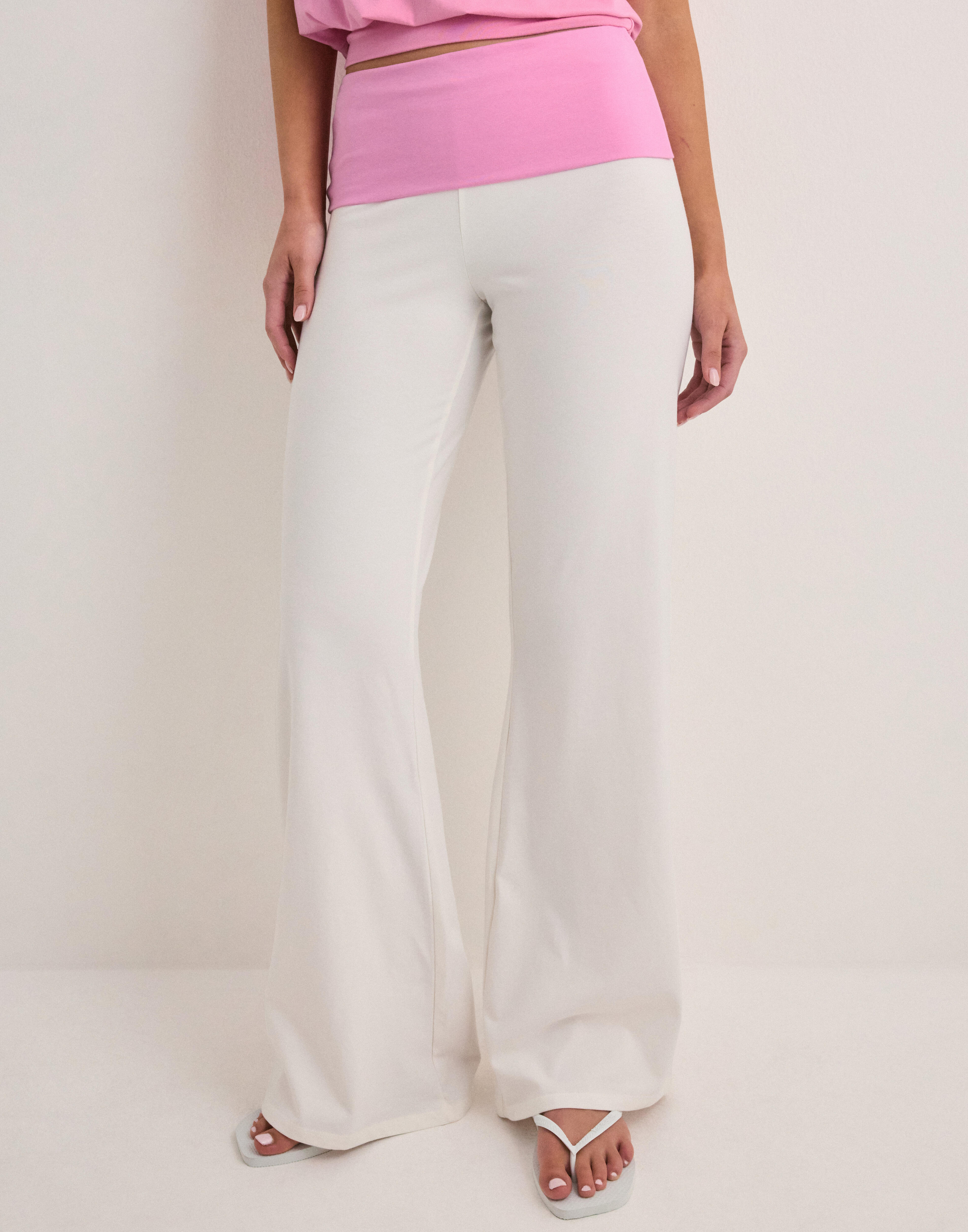 Relaxed yoga pants