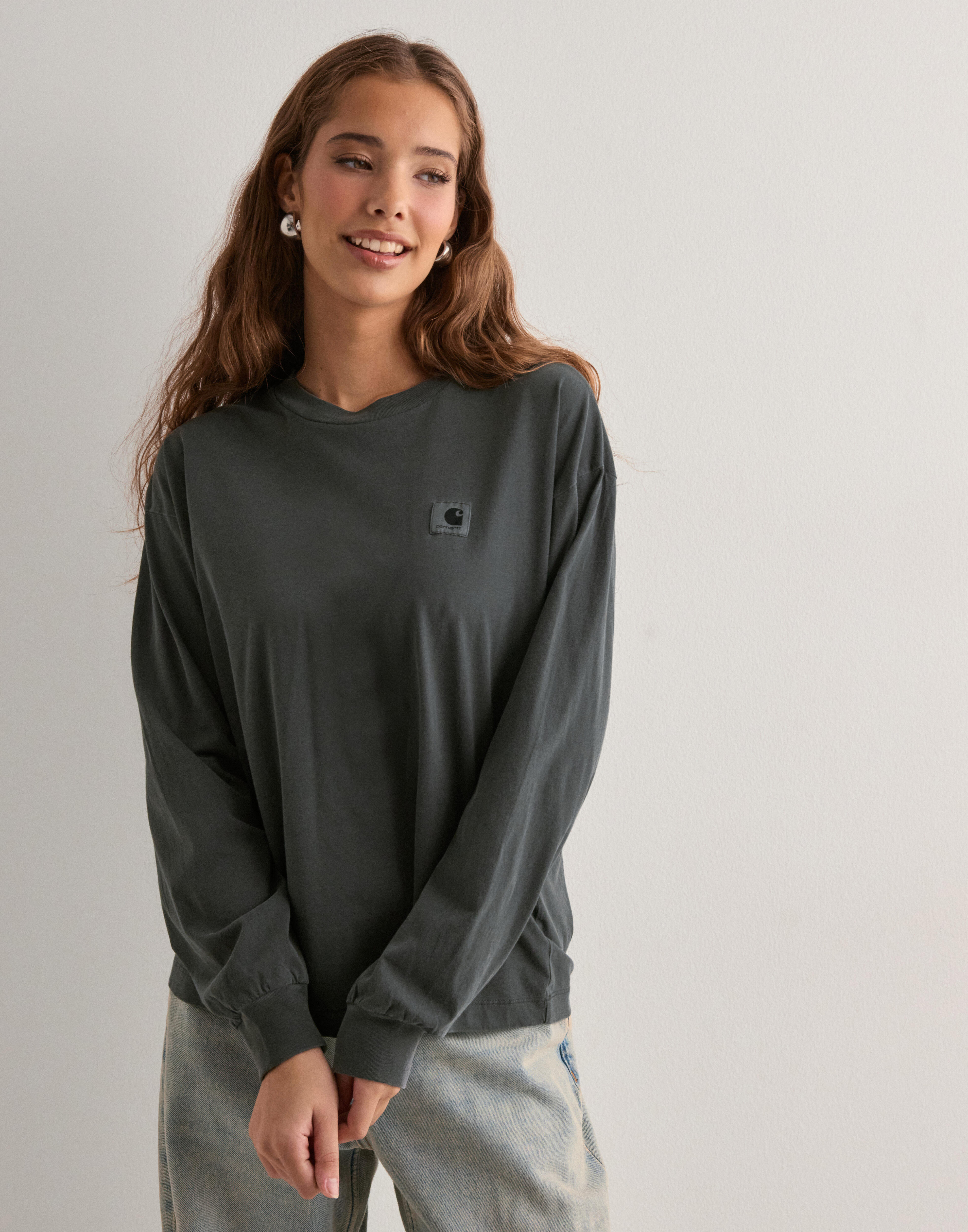 Buy Carhartt WIP W' L/S Nelson T-Shirt - Graphite | Nelly.com