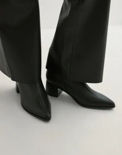 Nelly - Svart - Low Ankel Boot