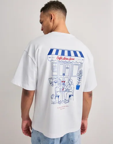 Que Sera Sera Café Sera Sera Tee T-shirts med tryck Vit