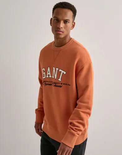 Orange oversized sweatshirt från Gant med logga framtill