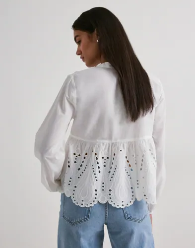 ONLY Onldewina Ls V-Neck Anglaise Shirt blusar dam – bild 3